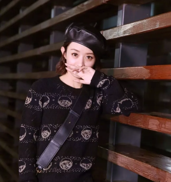 今年秋冬最chic！原來短發(fā)和帽子這么配?。? border=