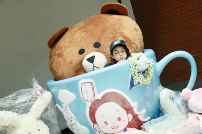 今年秋冬最chic！原來短發(fā)和帽子這么配?。? border=