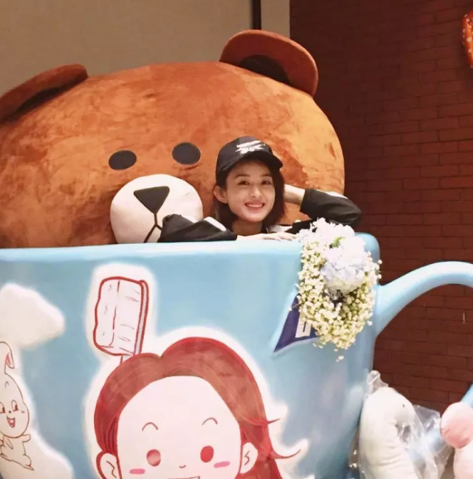 今年秋冬最chic！原來短發(fā)和帽子這么配?。? border=