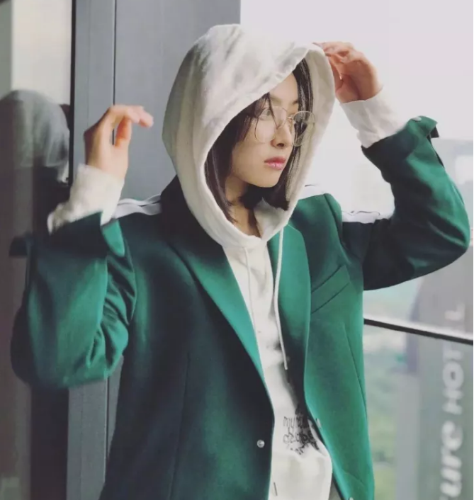 今年秋冬最chic！原來短發(fā)和帽子這么配?。? border=