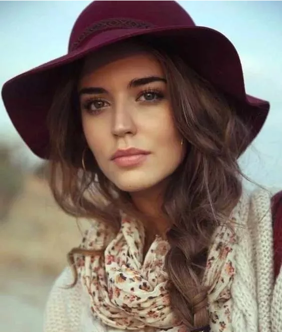 今年秋冬最chic！原來短發(fā)和帽子這么配?。? border=