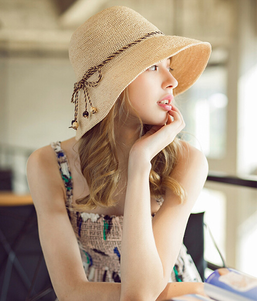 25-30歲搭配防曬顯氣質(zhì)拉菲草帽該如何呢？