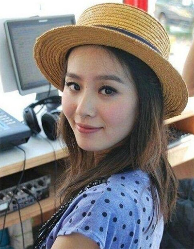 看看女星們花式戴草帽的帽子戲法！