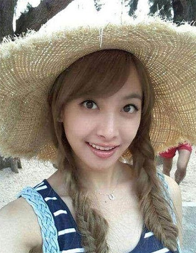 看看女星們花式戴草帽的帽子戲法！